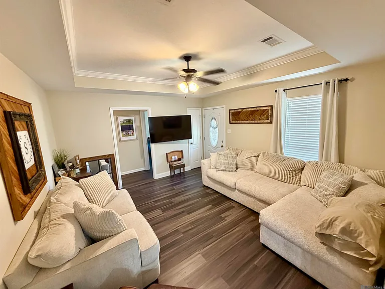 20760 Benton Heights Ave — Photo 4