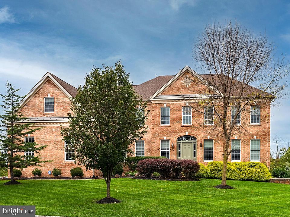 2nd image of 17 Goldfinch Cir