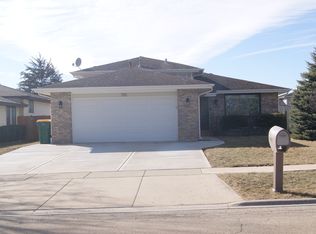 785 Pine Trail Dr, Romeoville, IL 60446