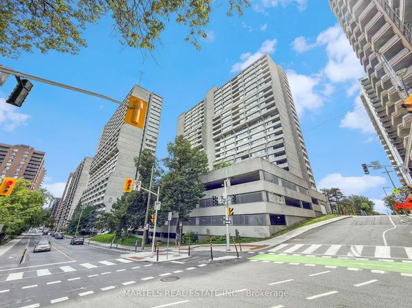 530 Laurier Ave W #904, Ottawa, ON K1R 7T1