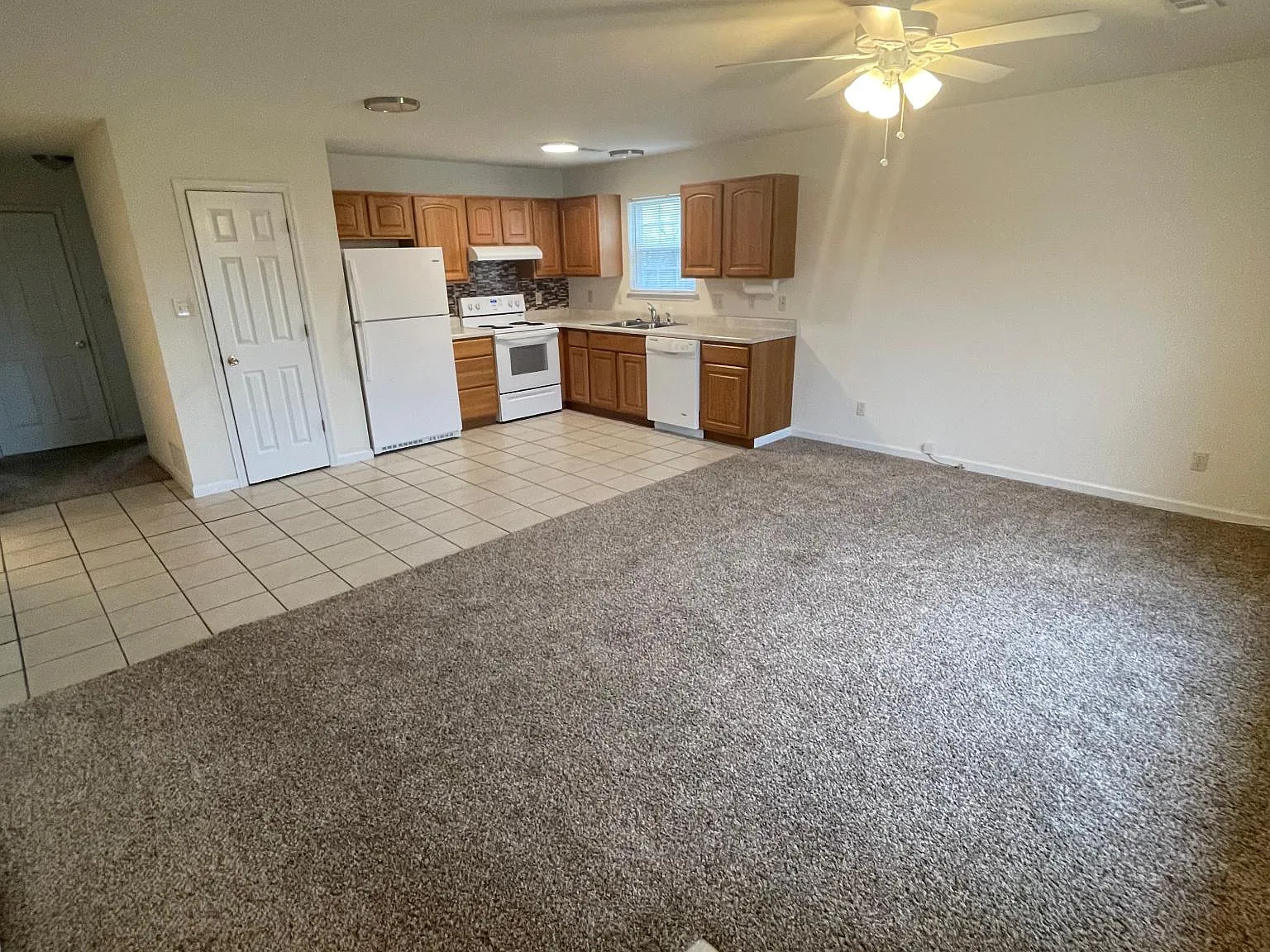 1842 Scenic Dr — Photo 2