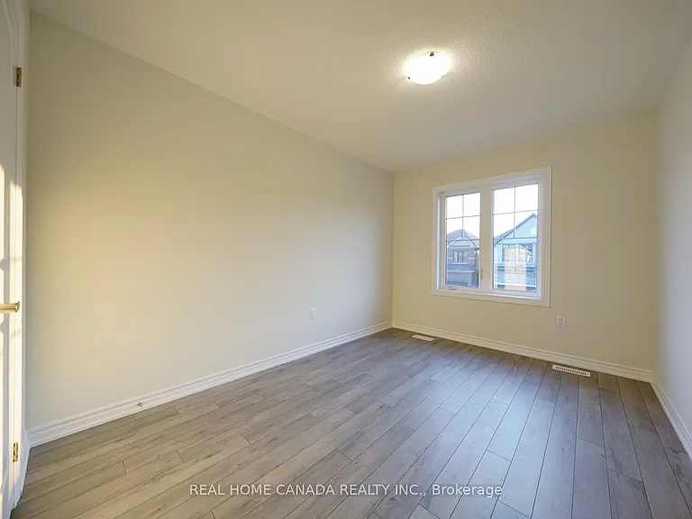 24 Durham Ave — Photo 14