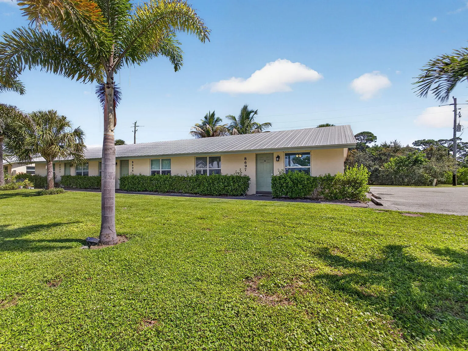 2 bed, 1.0 bath, 900 sqft, $1,800 — Photo 2