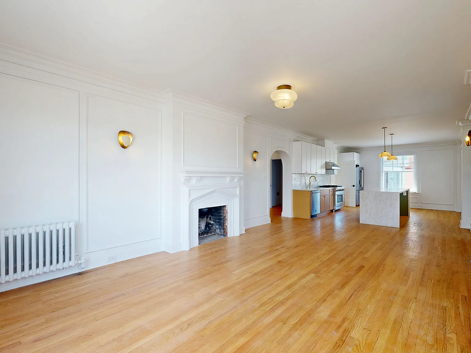 Spacious 3BR with Golden Gate Bridge Views | In-Unit Laundry | Pet Friendly — Photo 4