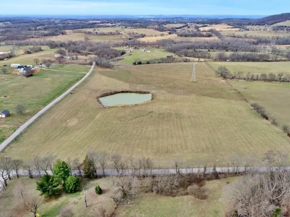 2 Walnut Grove Rd, Hartsville, TN 37074