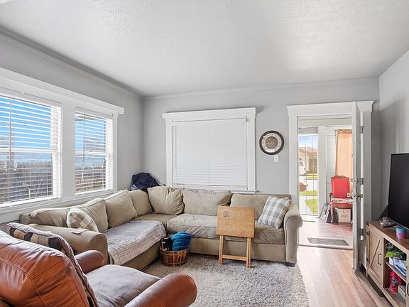 4th image of 925 W 21st St