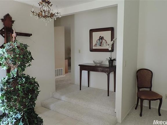 5th image of 9526 Chapel Hill Ct