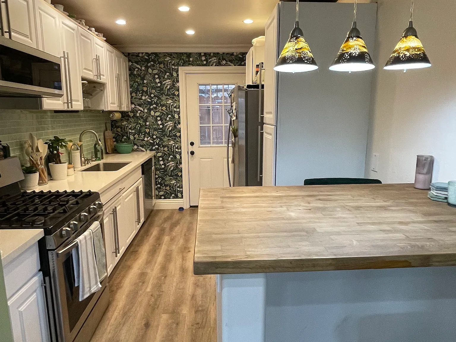 2 bed, 696 sqft, $1,300 — Photo 3