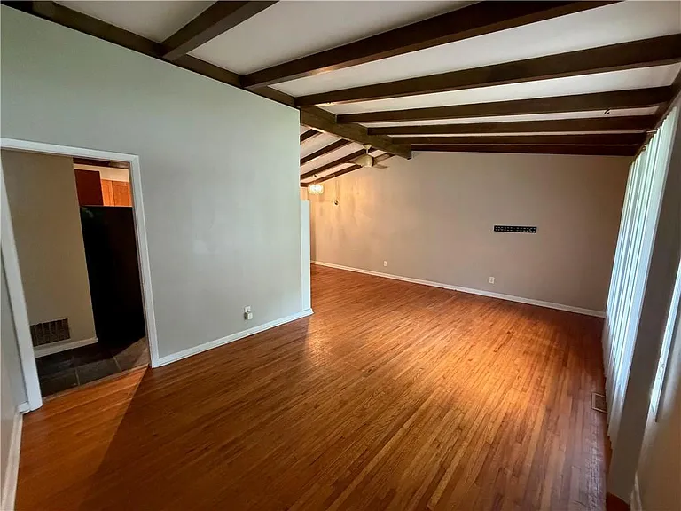 1847 Dorsey Ave — Photo 4