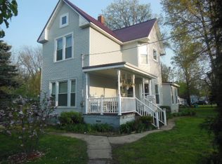 502 Vincennes Ave, Flora, IL 62839