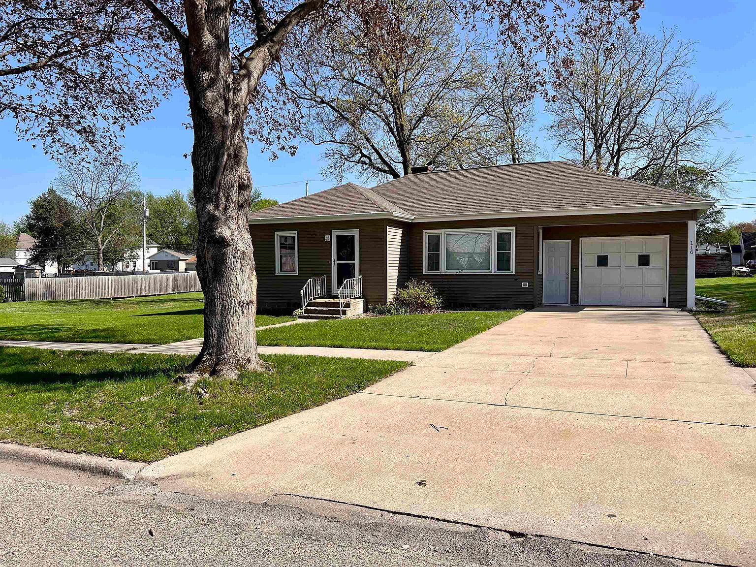 116 Clark St, Reinbeck, IA 50669 Zillow