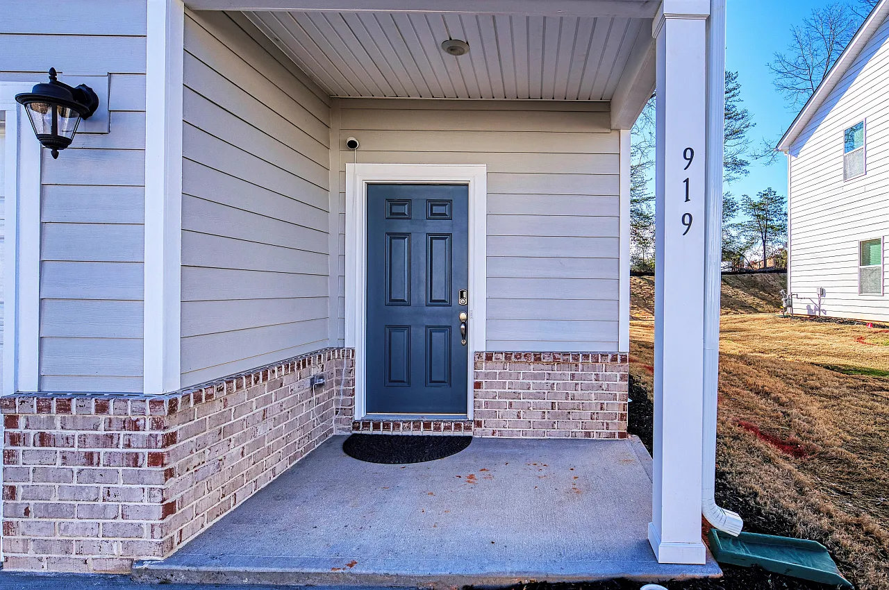3 bed, 2.5 bath, 1597 sqft, $1,800 — Photo 4