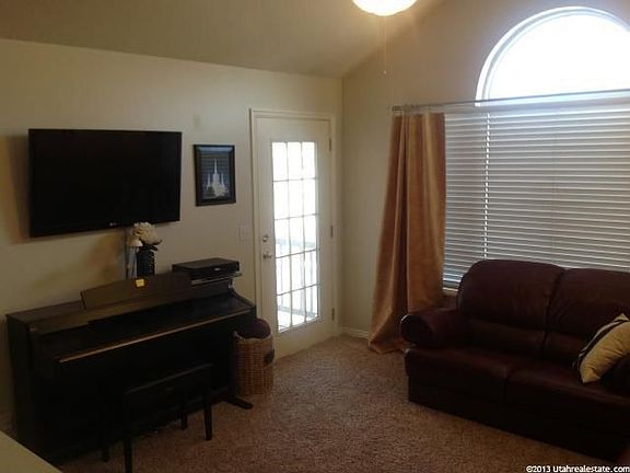 3rd image of 62 N 220 W #6