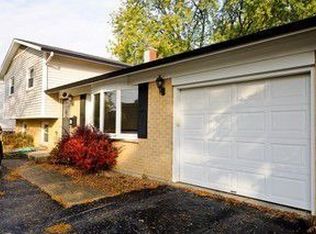 44 Golfview Ter, Buffalo Grove, IL 60089