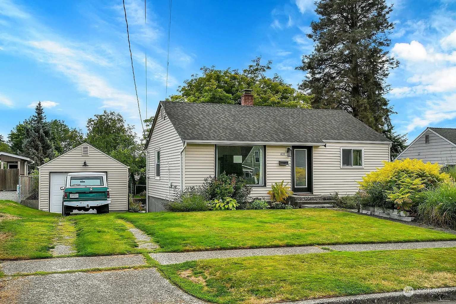 631 SW 136th Place photo 1