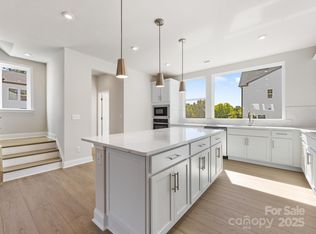 808 Flintside Ln, Charlotte, NC 28217