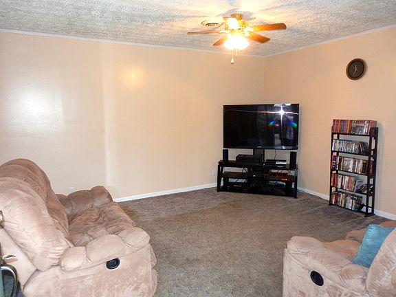 3rd image of 137 Canterbury Ln