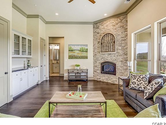 5th image of 2032 Oak Creek Dr