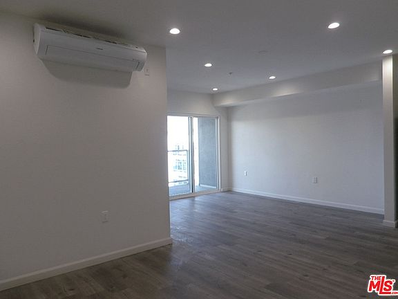 5th image of 1019 S Catalina St #411