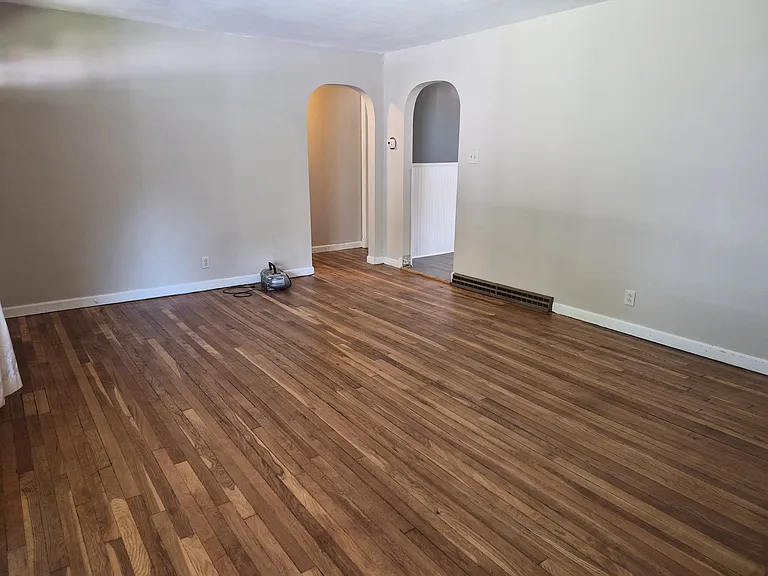 633 Harrison Ave — Photo 5