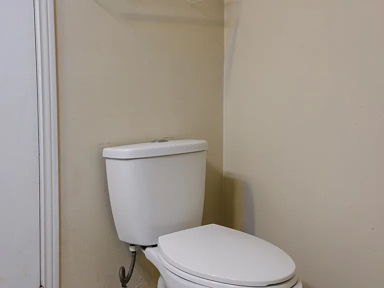 1702 Greenvale Cres — Photo 9