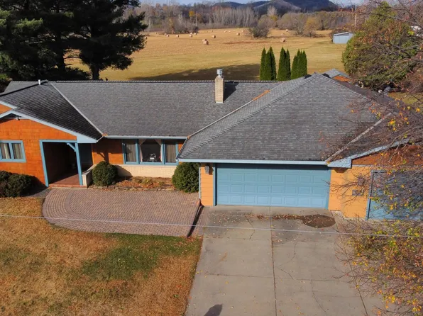 1104 W Lyon Ave, Lake City, MN 55041