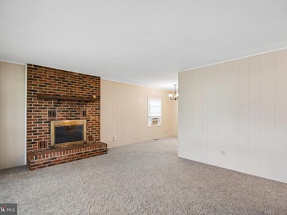 4th image of 524 Selma St
