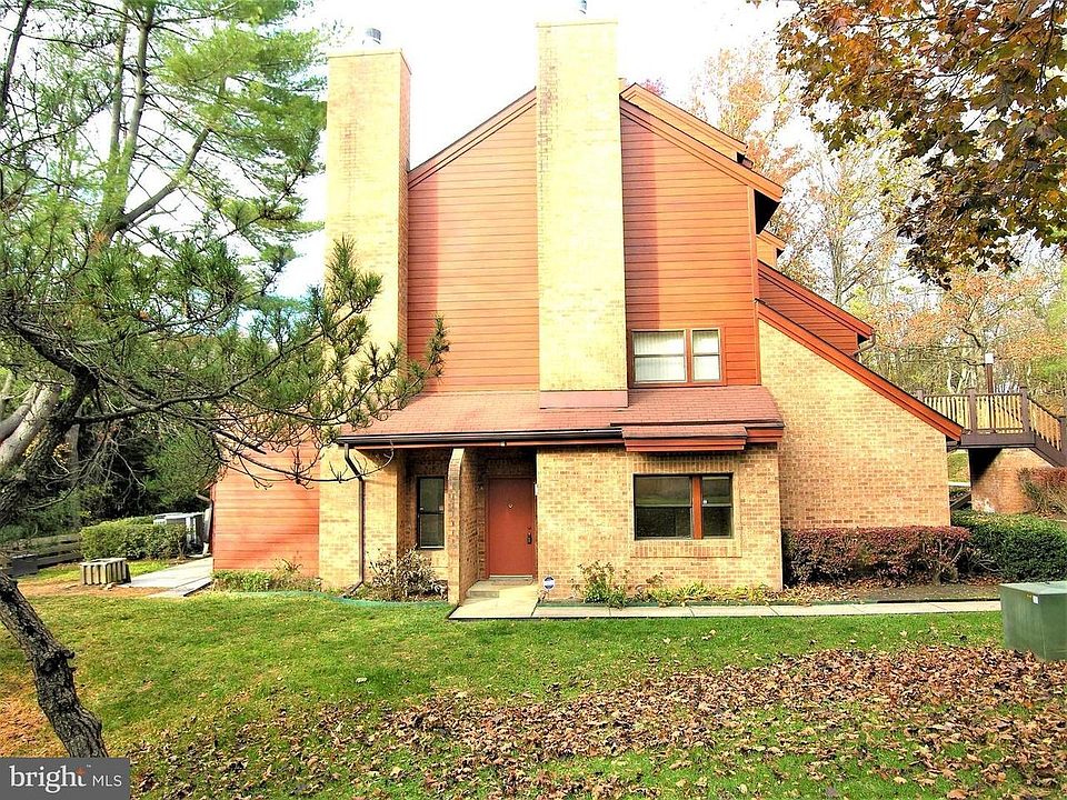 End Unit / Private Entryway