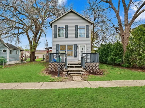 225 E Pine St, Paxton, IL 60957