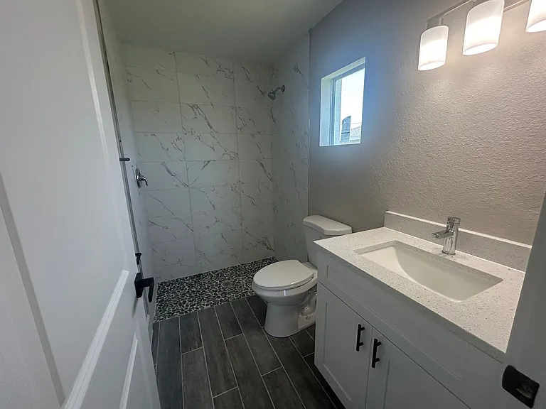 4004 NE 17th Ave — Photo 5