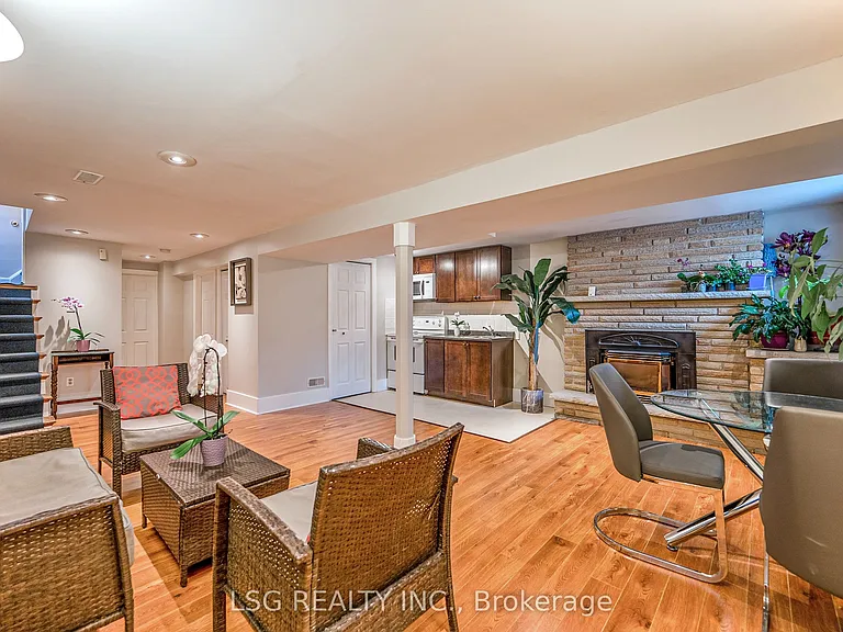 182 Lawrence Ave W #LOWER — Photo 2