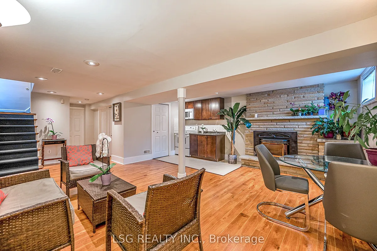 Building Photo - 182 Lawrence Ave W #LOWER