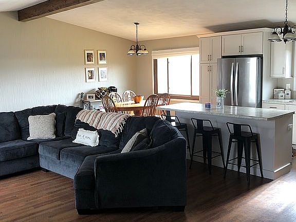 3rd image of 131 Sherwood Dr