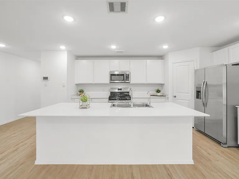 1504 Twilight Green Dr — Photo 4