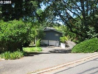 2nd image of 1442 NE Beulah Dr