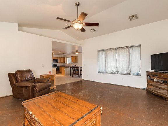 3rd image of 504 N 347th Ln