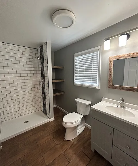 330 E Chestnut St — Photo 3