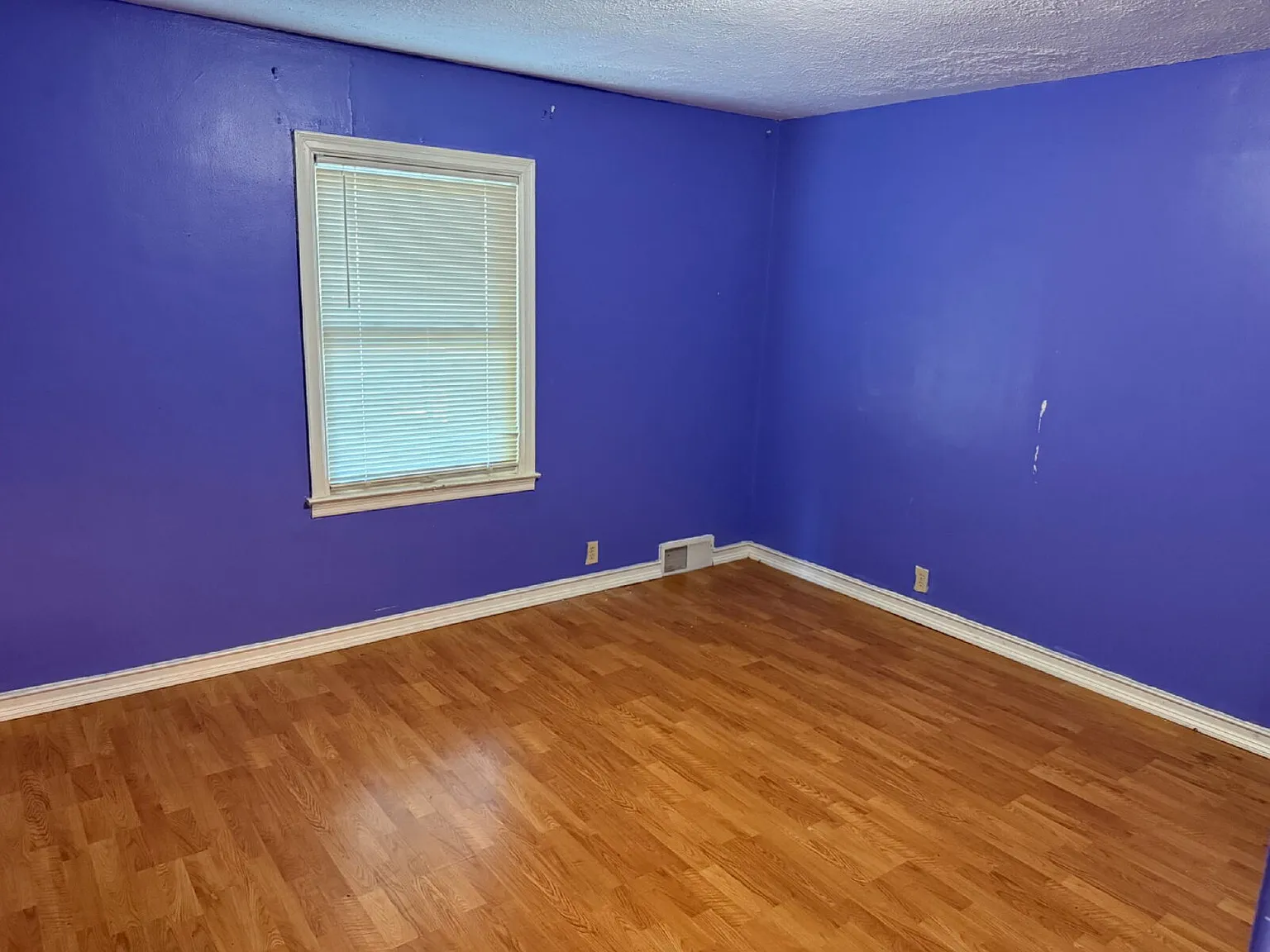 3 bed, 2.0 bath, 2052 sqft, $1,700 — Photo 3