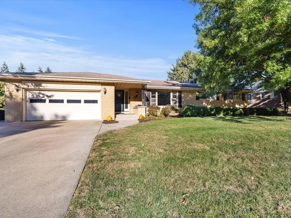 206 Imperial Dr, Bloomington, IL 61701