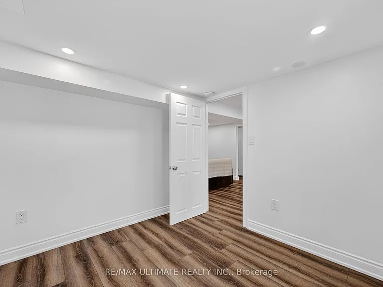 818 Krosno Blvd #BASEMENT — Photo 16