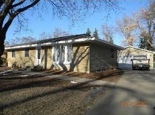 8456 Meadow Lake Rd N, New Hope, MN 55428