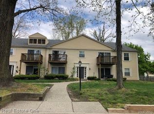 904 Chestnut Hill Dr APT D, Auburn Hills, MI 48326