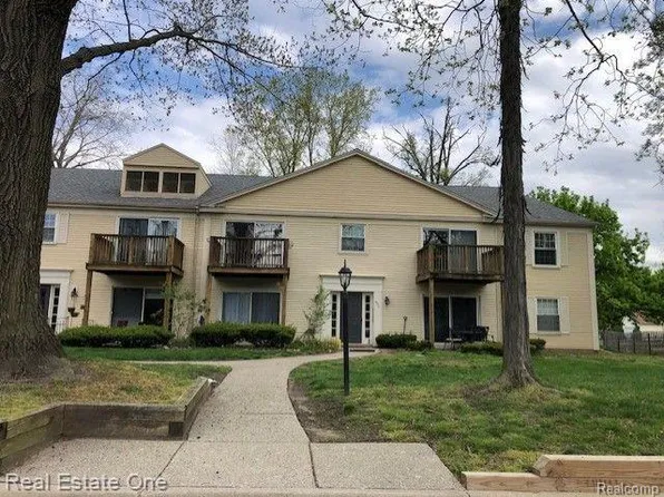 904 Chestnut Hill Dr APT D, Auburn Hills, MI 48326