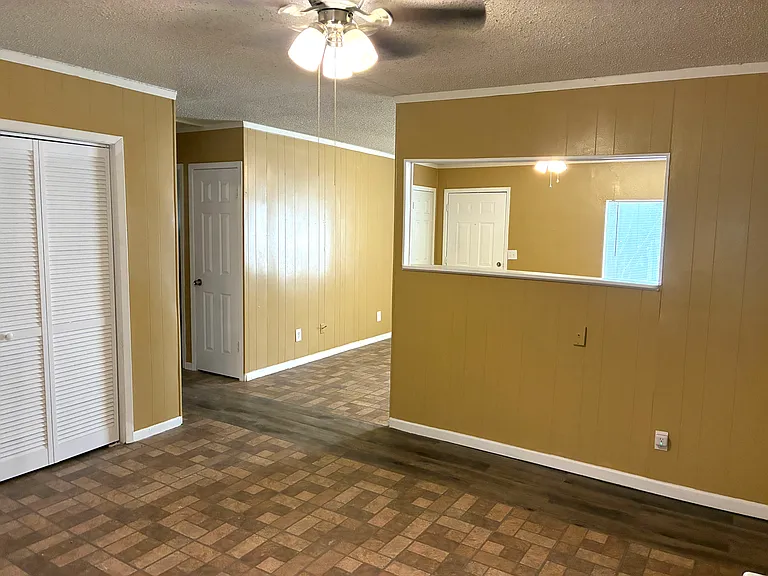 401 Avenue J #2 — Photo 3