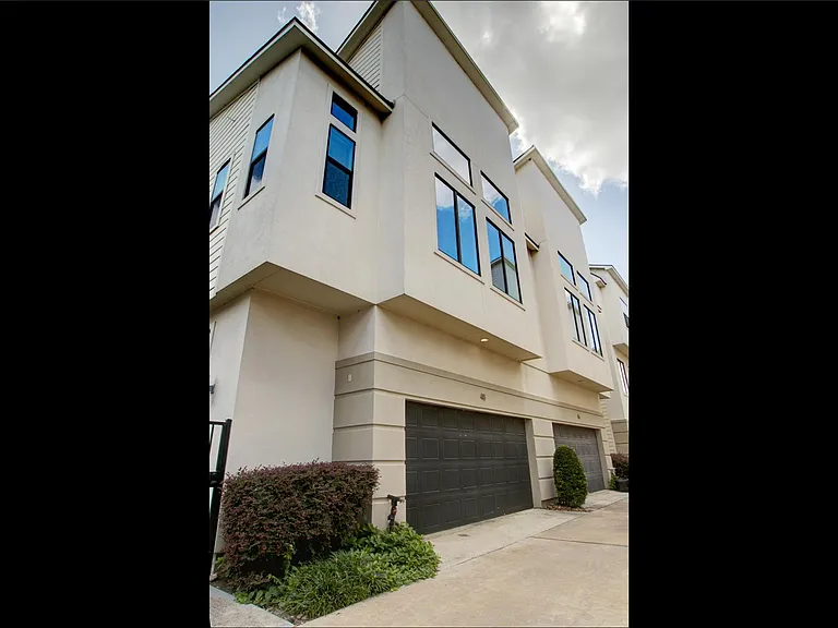 48 N Hutcheson St — Photo 1