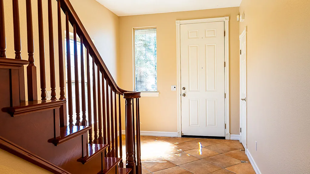 3 bed, 2.5 bath, 2303 sqft, $4,495 — Photo 3