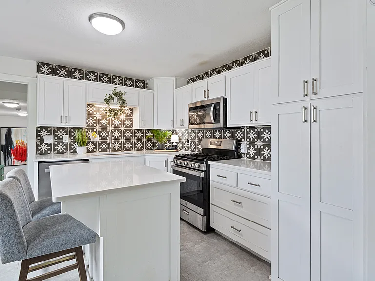 313 Quandt Ave — Photo 5