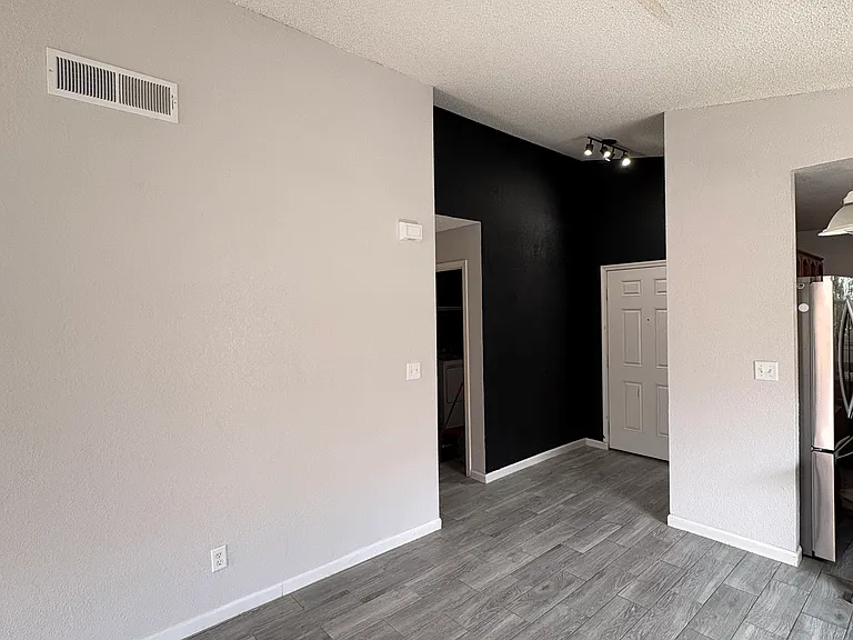 14231 Poets Rock Ln — Photo 4