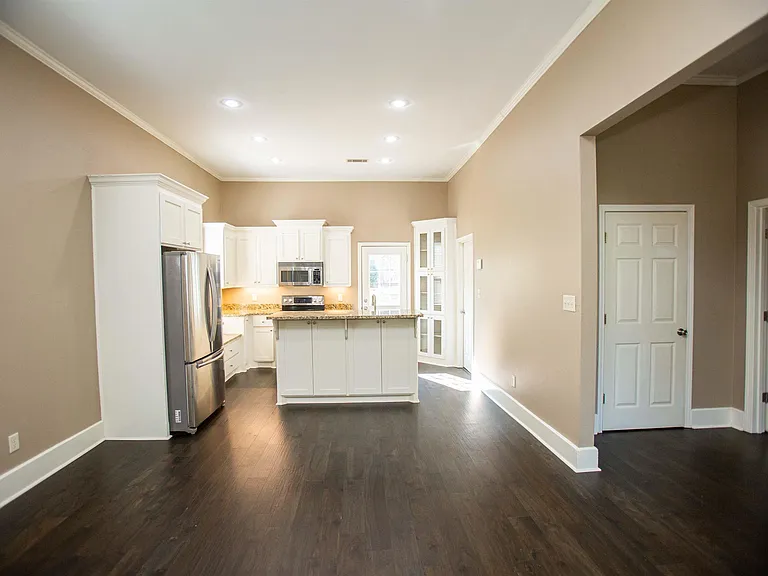 224 Rice St — Photo 9