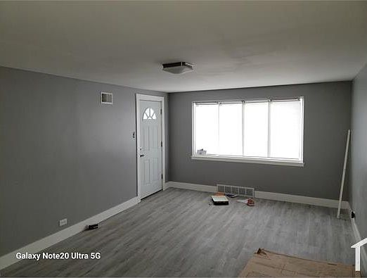 2nd image of 9676 S Oglesby Ave